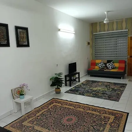Anggun Homestay Seri Iskandar Exterior photo